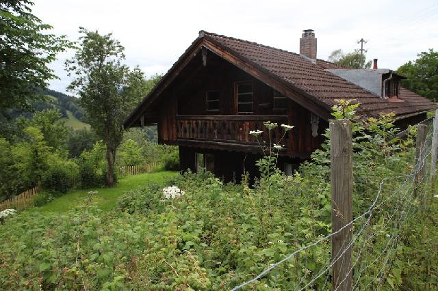 Altes Häusl überm See in Oberbayern